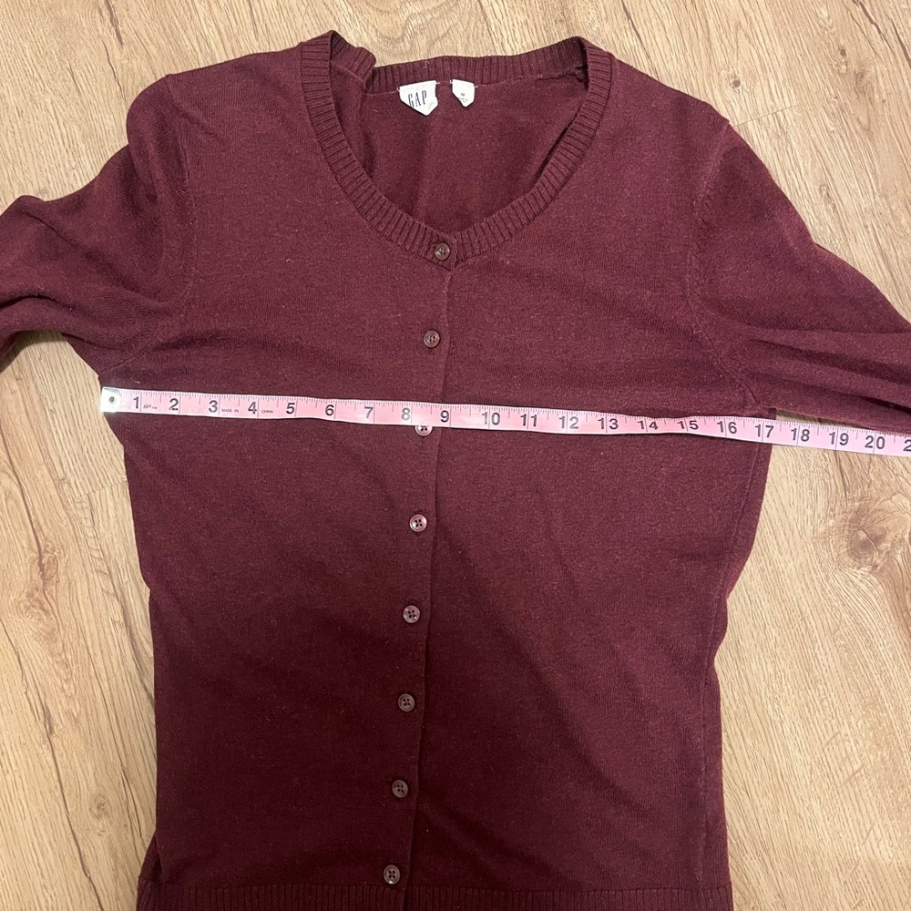GAP Burgundy Maroon Cardigan Sweater size medium - Picture 4 of 4